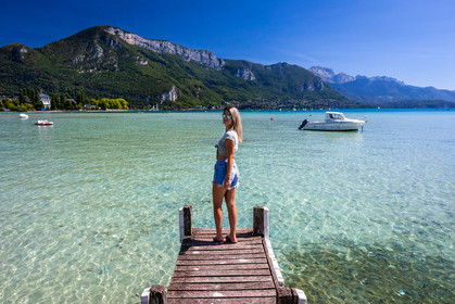 Ponton sur le lac d'Annecy