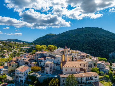 France, Alpes-Maritimes (06) Aspremont, located 554 meters above sea level, above the gorges that close the valley above Nice, which is 13 km away.