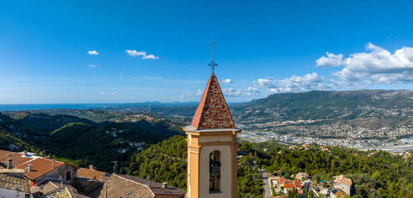 France, Alpes-Maritimes (06) Aspremont, located 554 meters above sea level, above the gorges that close the valley above Nice, which is 13 km away.