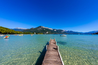 Ponton sur le lac d'Annecy
