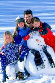 Famille à la neige