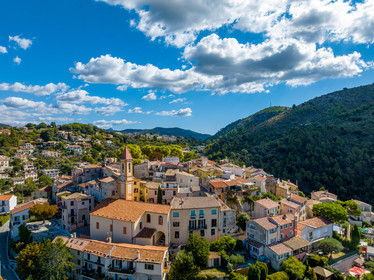 France, Alpes-Maritimes (06) Aspremont, located 554 meters above sea level, above the gorges that close the valley above Nice, which is 13 km away.