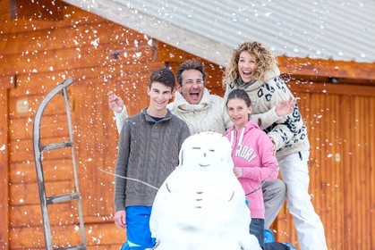 Famille à la neige