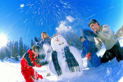 Famille à la neige