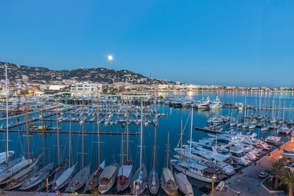Cannes vue de l'Hôtel Radisson Blu 1835