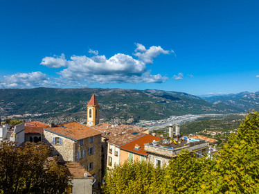 France, Alpes-Maritimes (06) Aspremont, located 554 meters above sea level, above the gorges that close the valley above Nice, which is 13 km away.