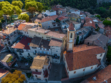 France, Alpes-Maritimes (06) Aspremont, located 554 meters above sea level, above the gorges that close the valley above Nice, which is 13 km away.