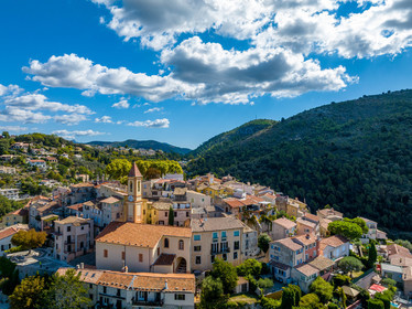 France, Alpes-Maritimes (06) Aspremont, located 554 meters above sea level, above the gorges that close the valley above Nice, which is 13 km away.