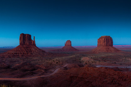 Monument Valley à la tombée de la nuit