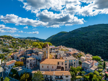 France, Alpes-Maritimes (06) Aspremont, located 554 meters above sea level, above the gorges that close the valley above Nice, which is 13 km away.