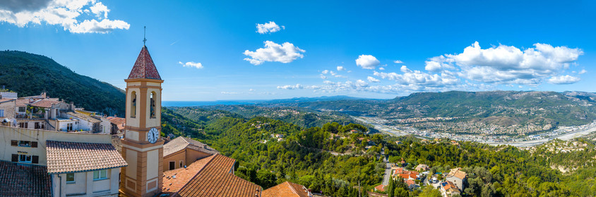 France, Alpes-Maritimes (06) Aspremont, located 554 meters above sea level, above the gorges that close the valley above Nice, which is 13 km away.