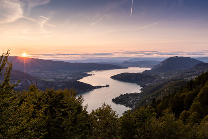 Vue sur le lac d'Annecy depuis le Col de la Forclaz