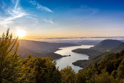 Vue sur le lac d'Annecy depuis le Col de la Forclaz
