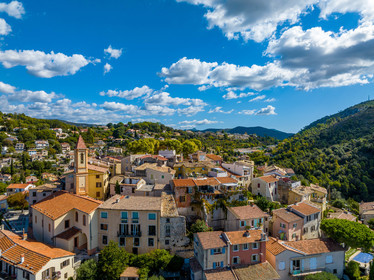 France, Alpes-Maritimes (06) Aspremont, located 554 meters above sea level, above the gorges that close the valley above Nice, which is 13 km away.
