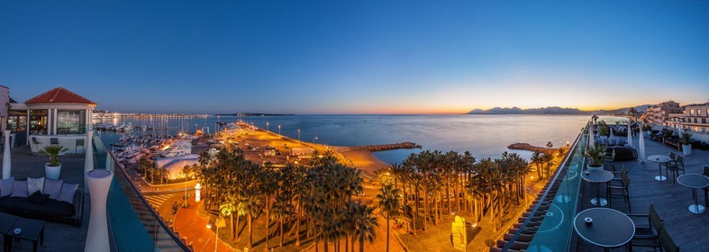 Cannes vue de l'Hôtel Radisson Blu 1835