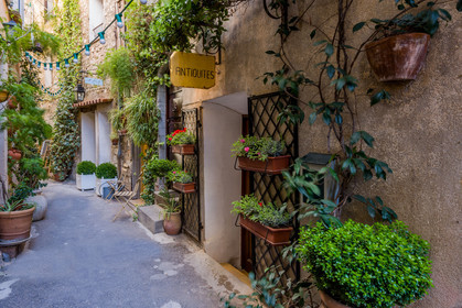 Mougins