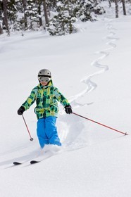 Ski en poudreuse à l'Audibergue