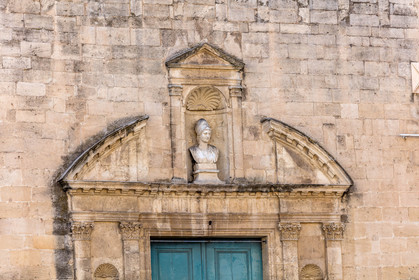 Arles