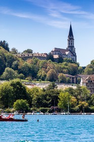 Basilique de la visitation au dessus du Lac d'Annecy