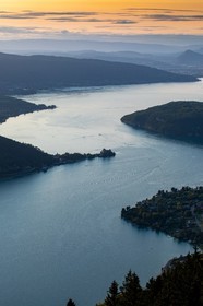 Vue sur le lac d'Annecy depuis le Col de la Forclaz