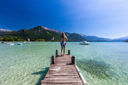 Ponton sur le lac d'Annecy