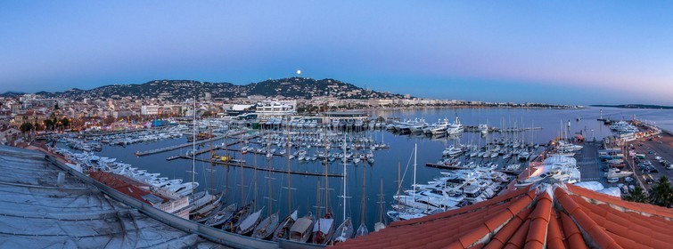 Cannes vue de l'Hôtel Radisson Blu 1835