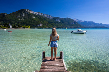 Ponton sur le lac d'Annecy