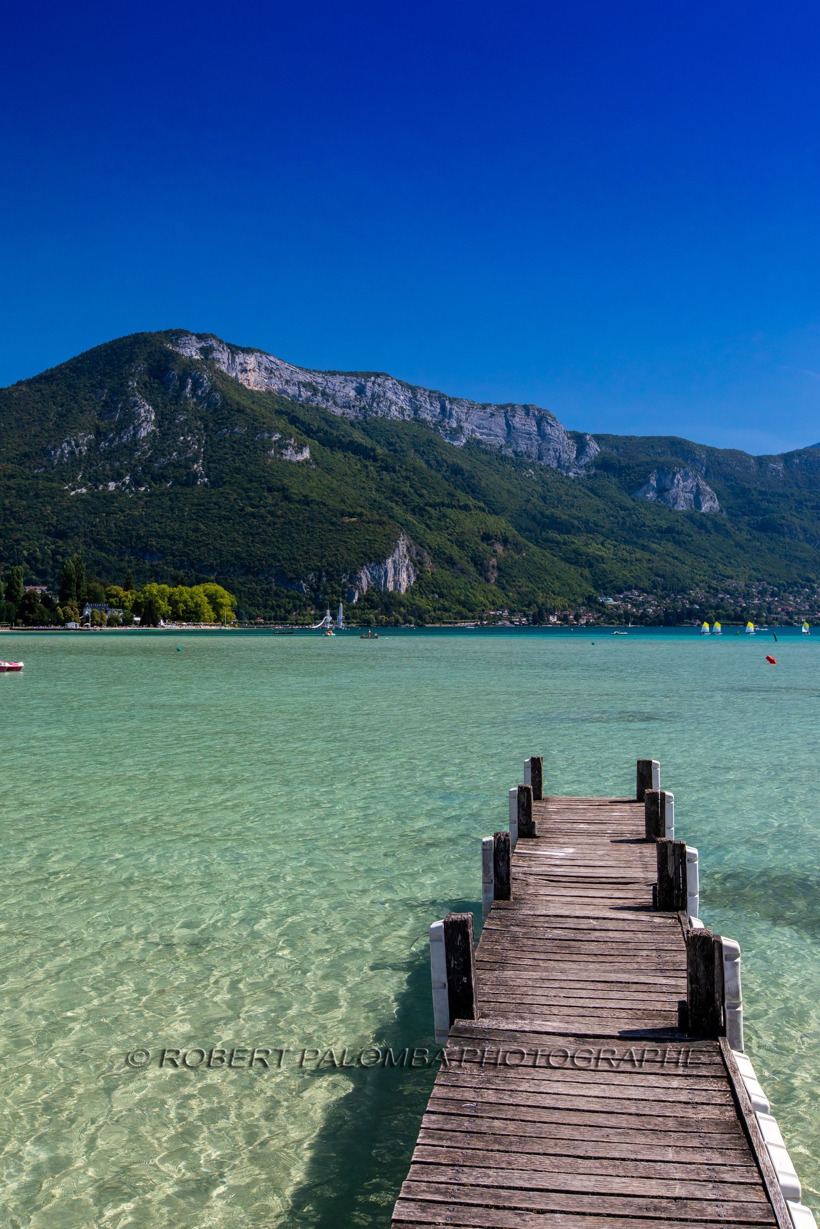 Ponton sur le lac d'Annecy