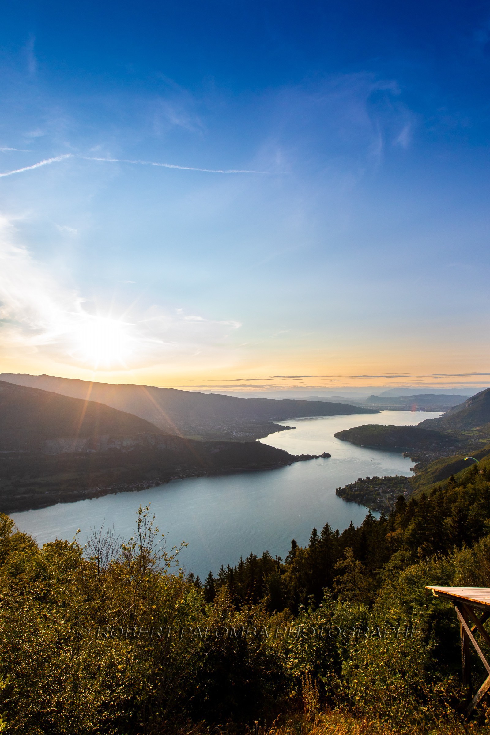 Vue sur le lac d'Annecy depuis le Col de la Forclaz
