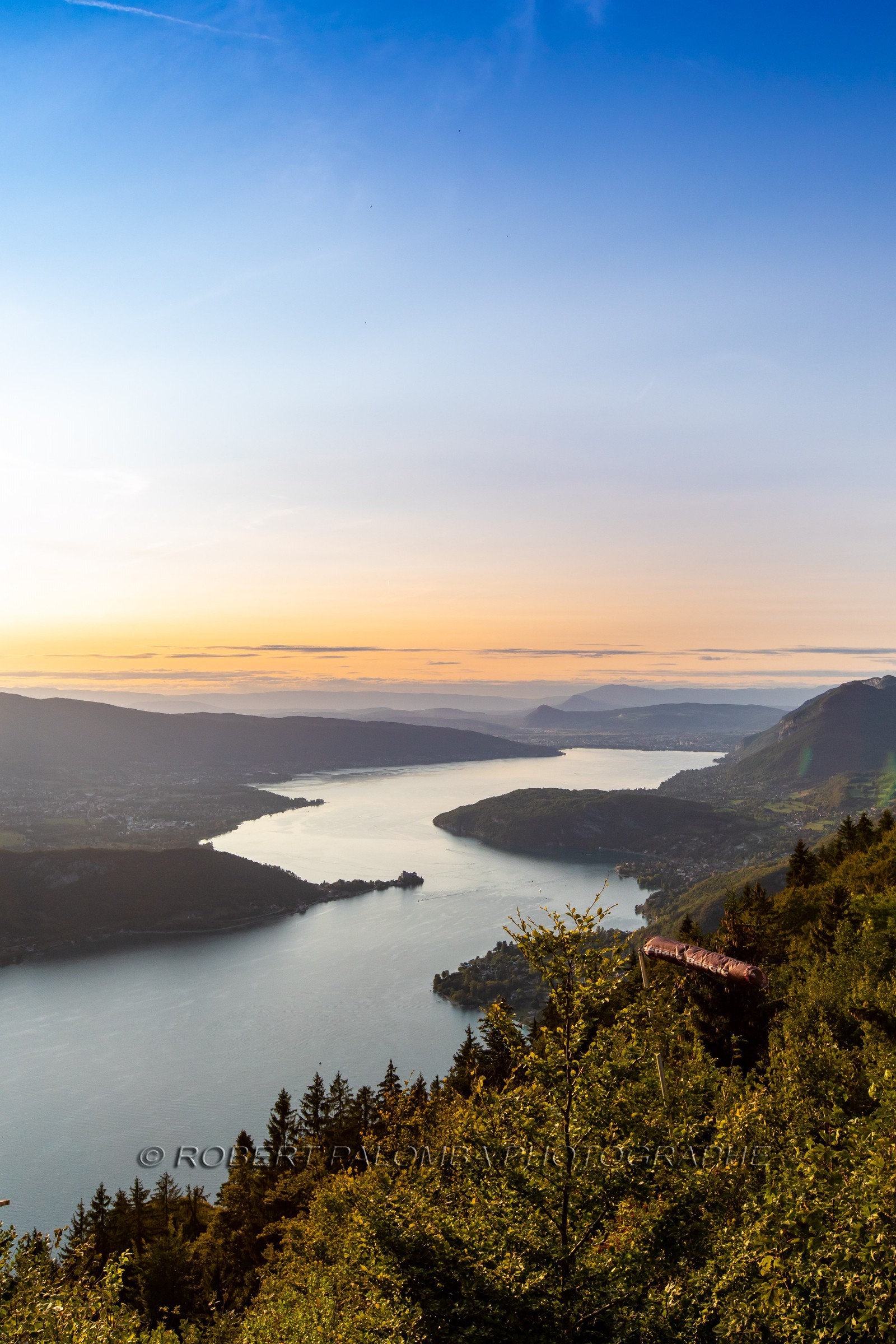 Vue sur le lac d'Annecy depuis le Col de la Forclaz