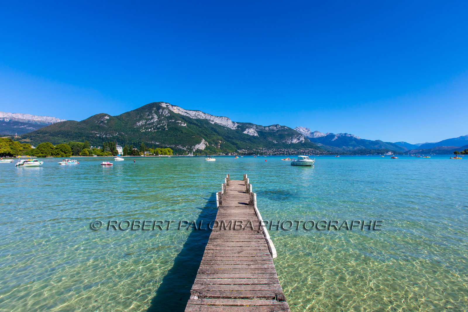 Ponton sur le lac d'Annecy
