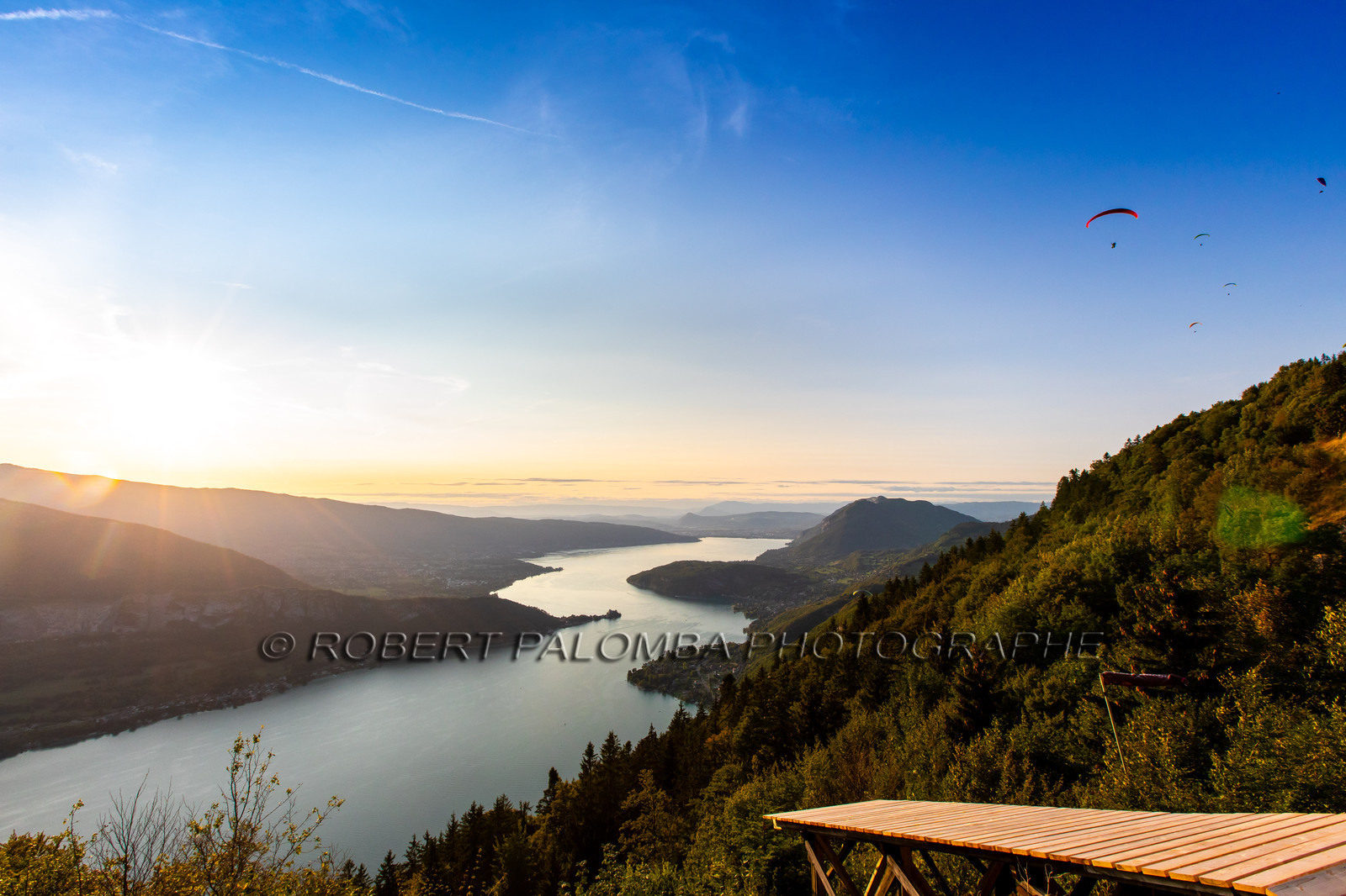 Vue sur le lac d'Annecy depuis le Col de la Forclaz