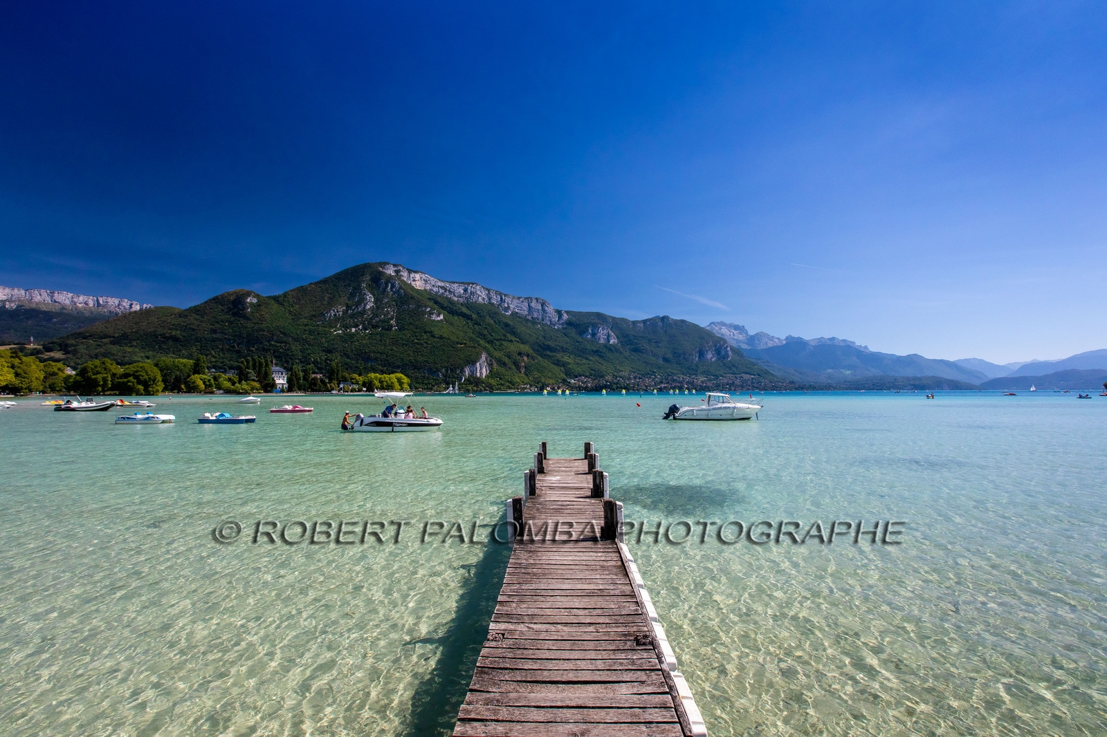 Ponton sur le lac d'Annecy