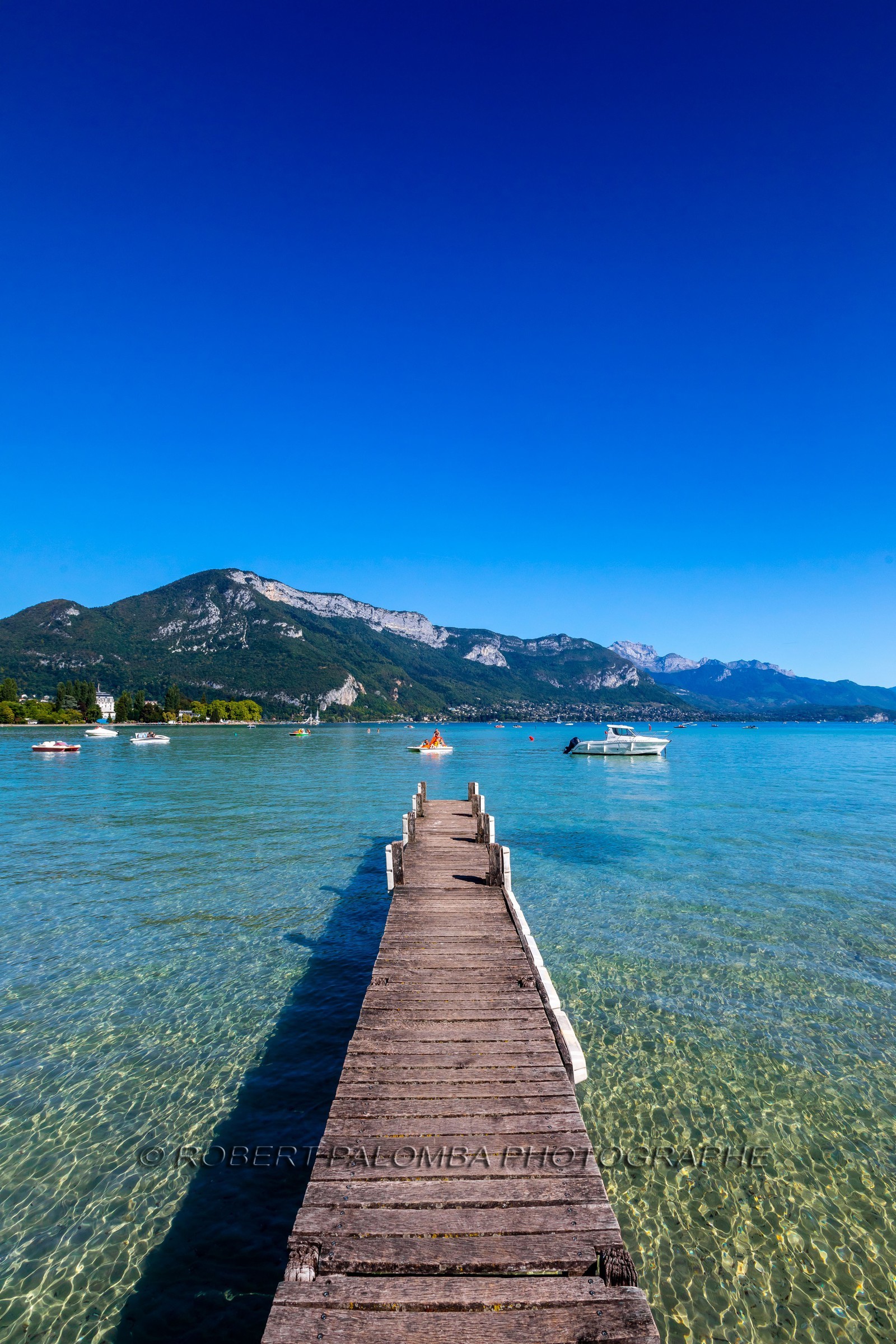 Ponton sur le lac d'Annecy