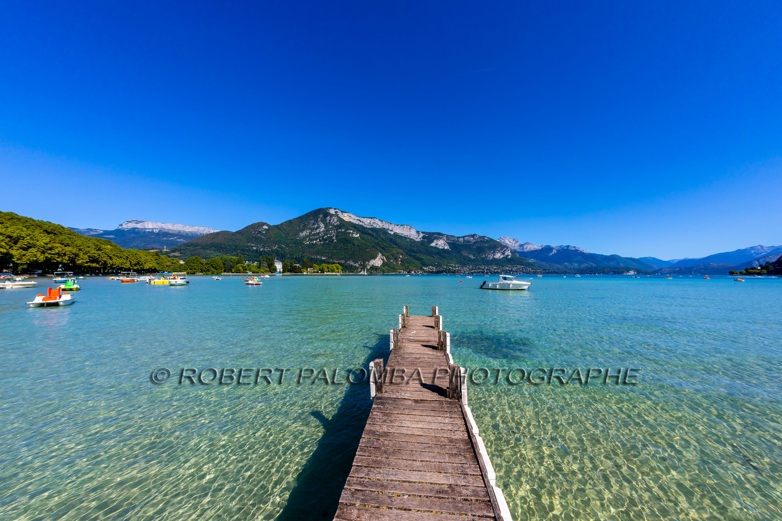 Ponton sur le lac d'Annecy