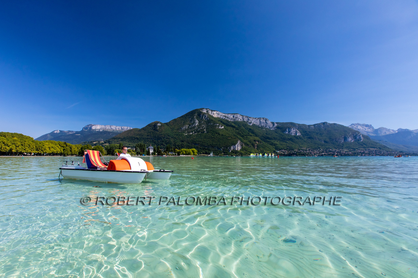 Pédalo sur le Lac d'Annecy