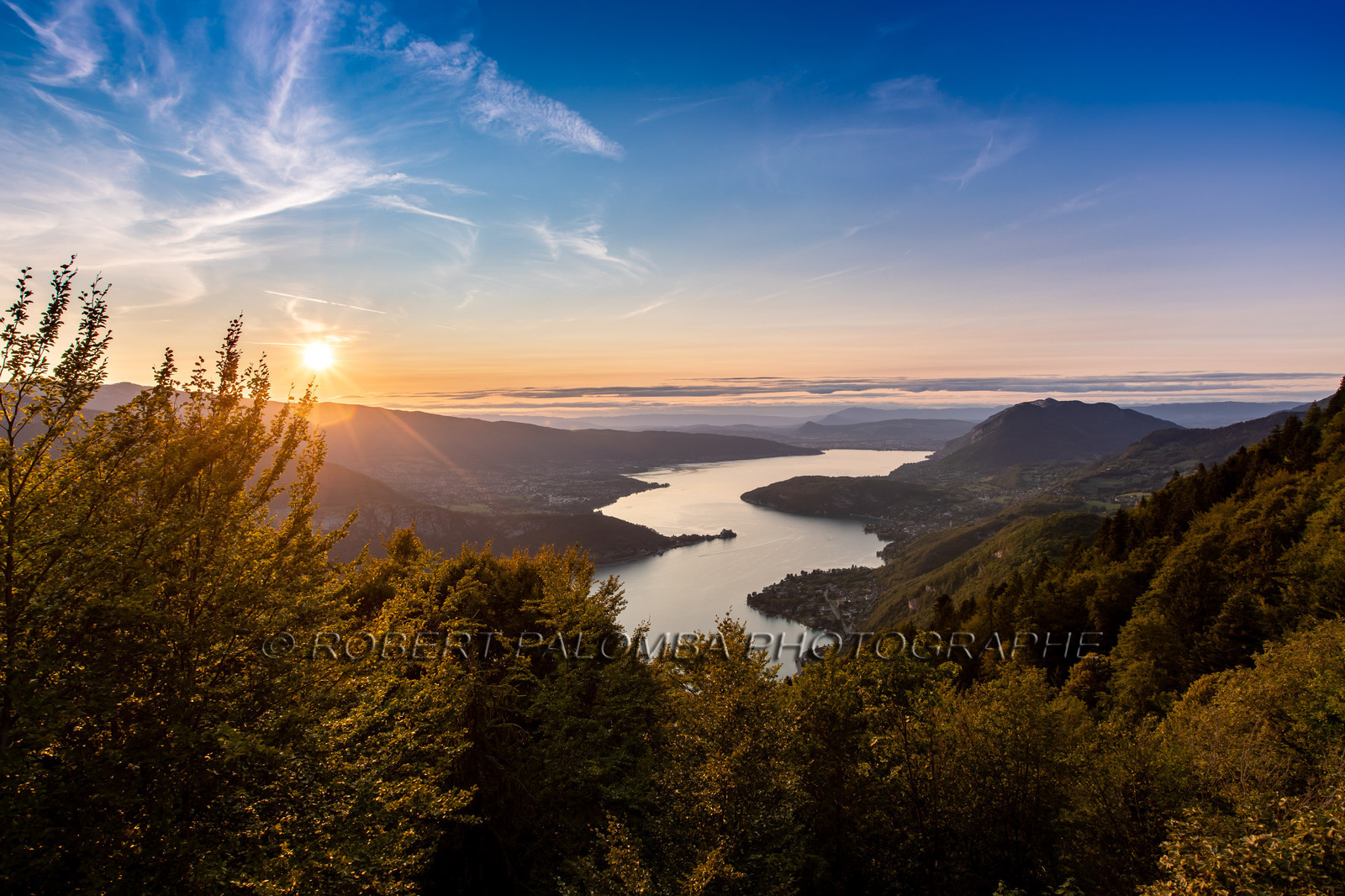 Vue sur le lac d'Annecy depuis le Col de la Forclaz