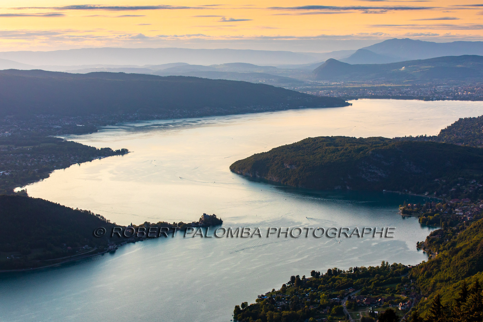 Vue sur le lac d'Annecy depuis le Col de la Forclaz
