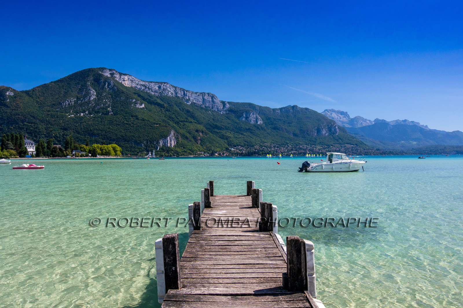 Ponton sur le lac d'Annecy