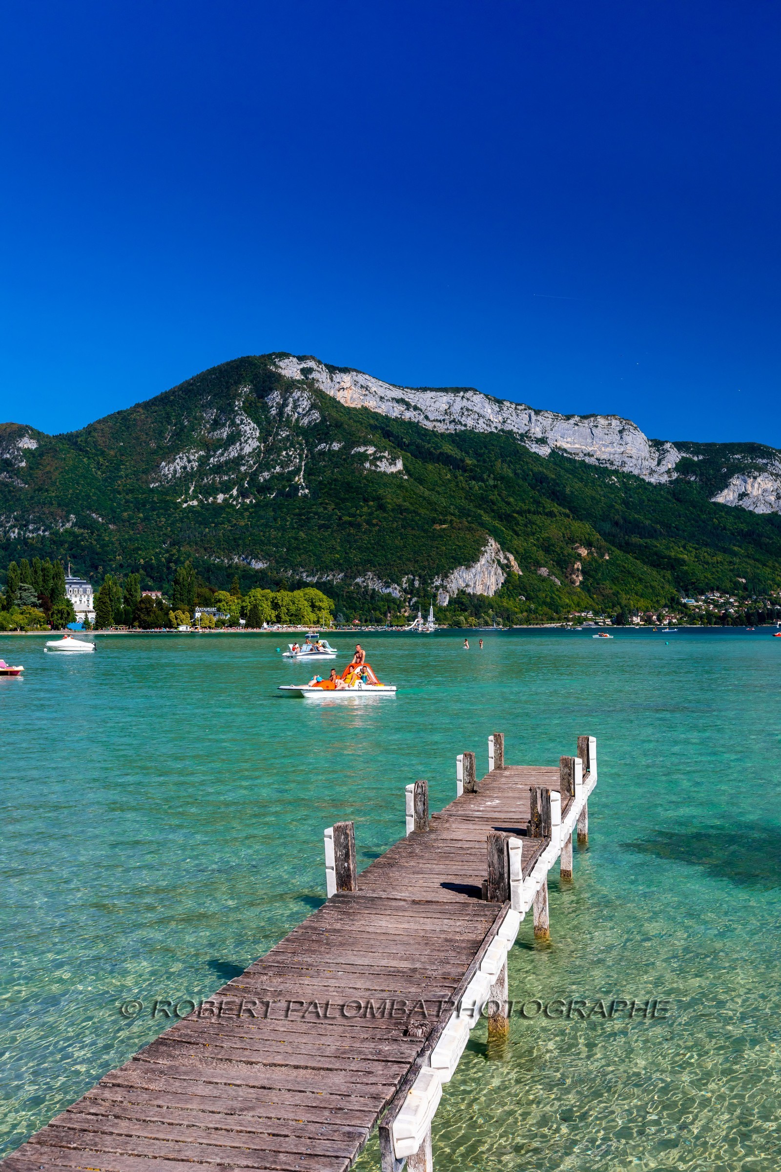 Ponton sur le lac d'Annecy