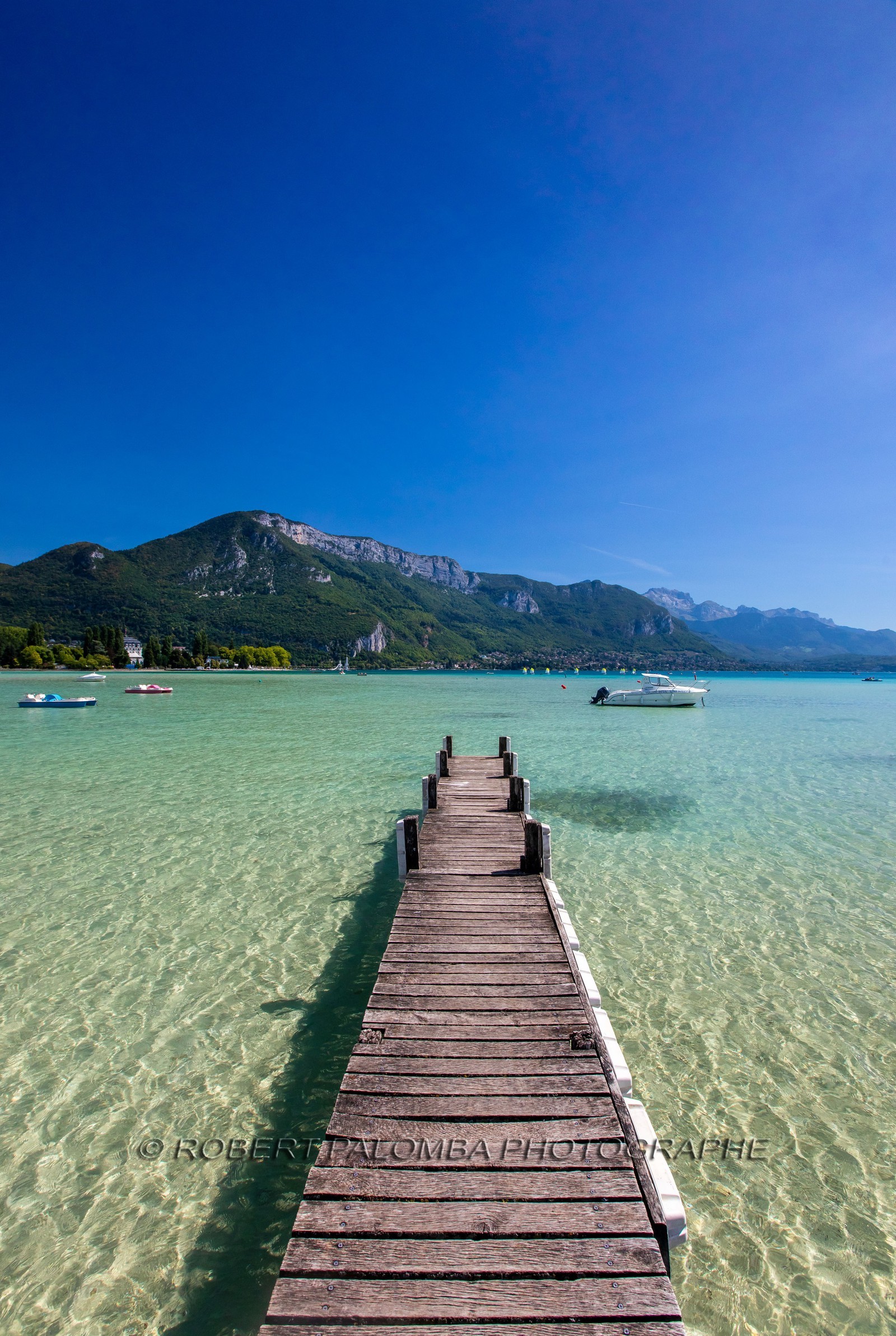 Ponton sur le lac d'Annecy