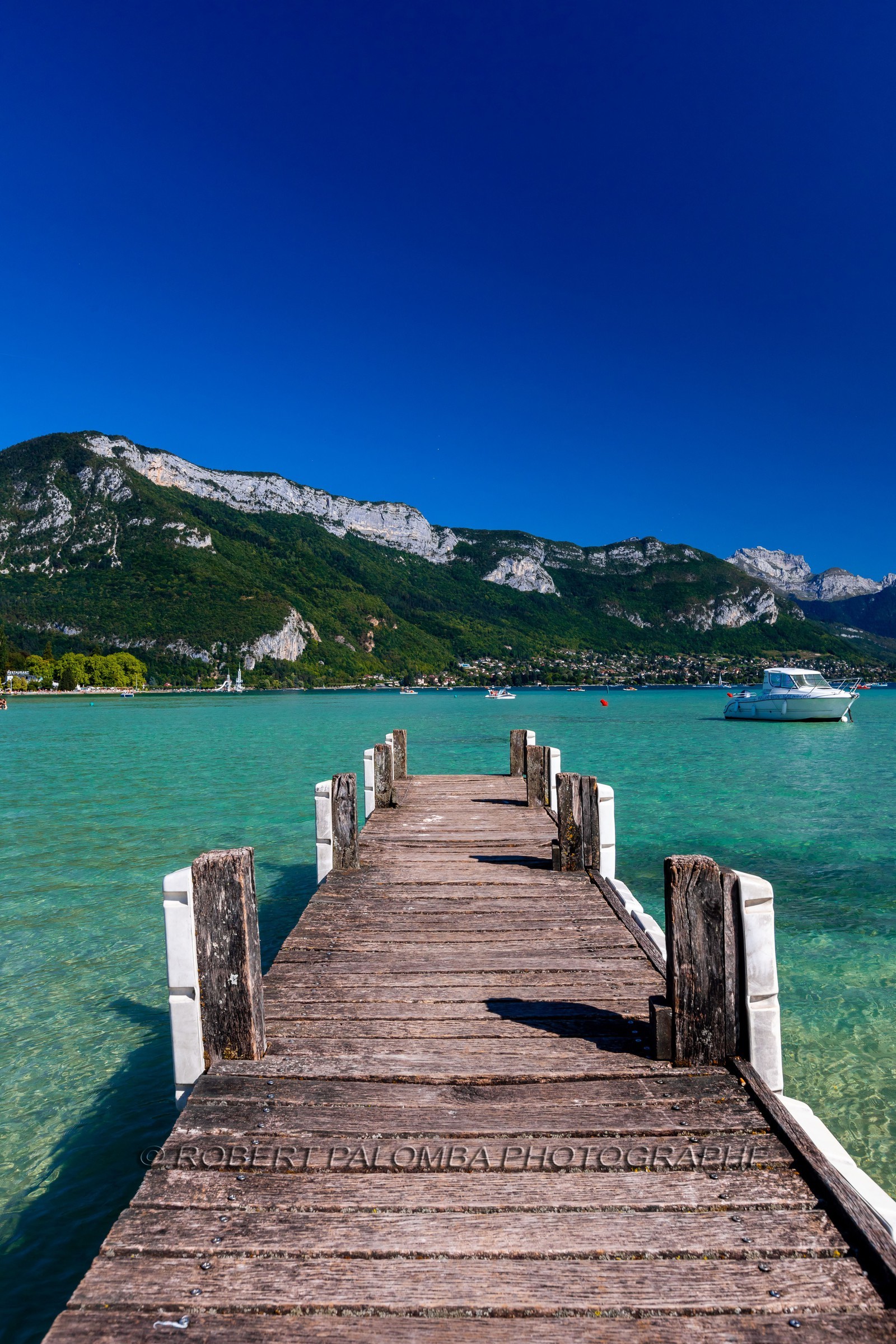 Ponton sur le lac d'Annecy