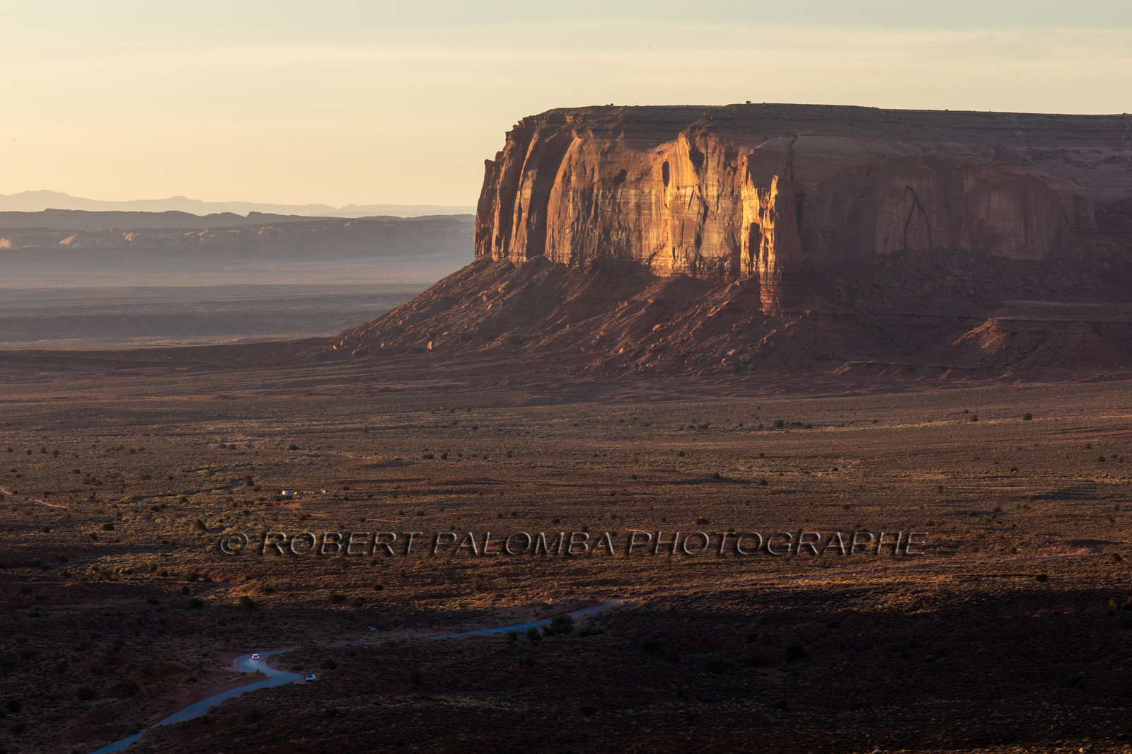 Lever de soleil sur Monument Valley