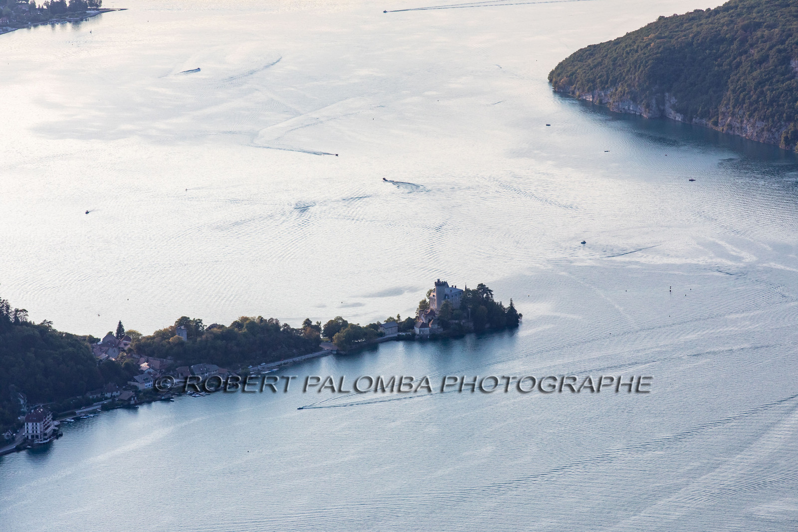 Vue sur le lac d'Annecy depuis le Col de la Forclaz
