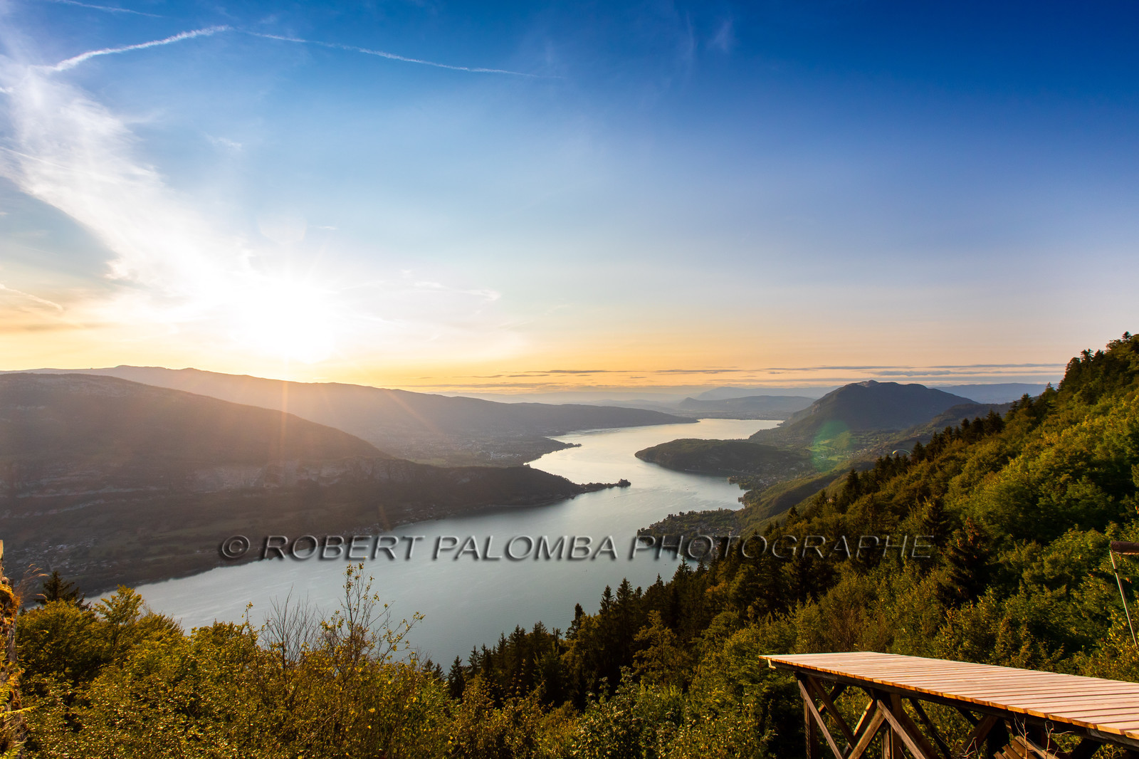 Vue sur le lac d'Annecy depuis le Col de la Forclaz