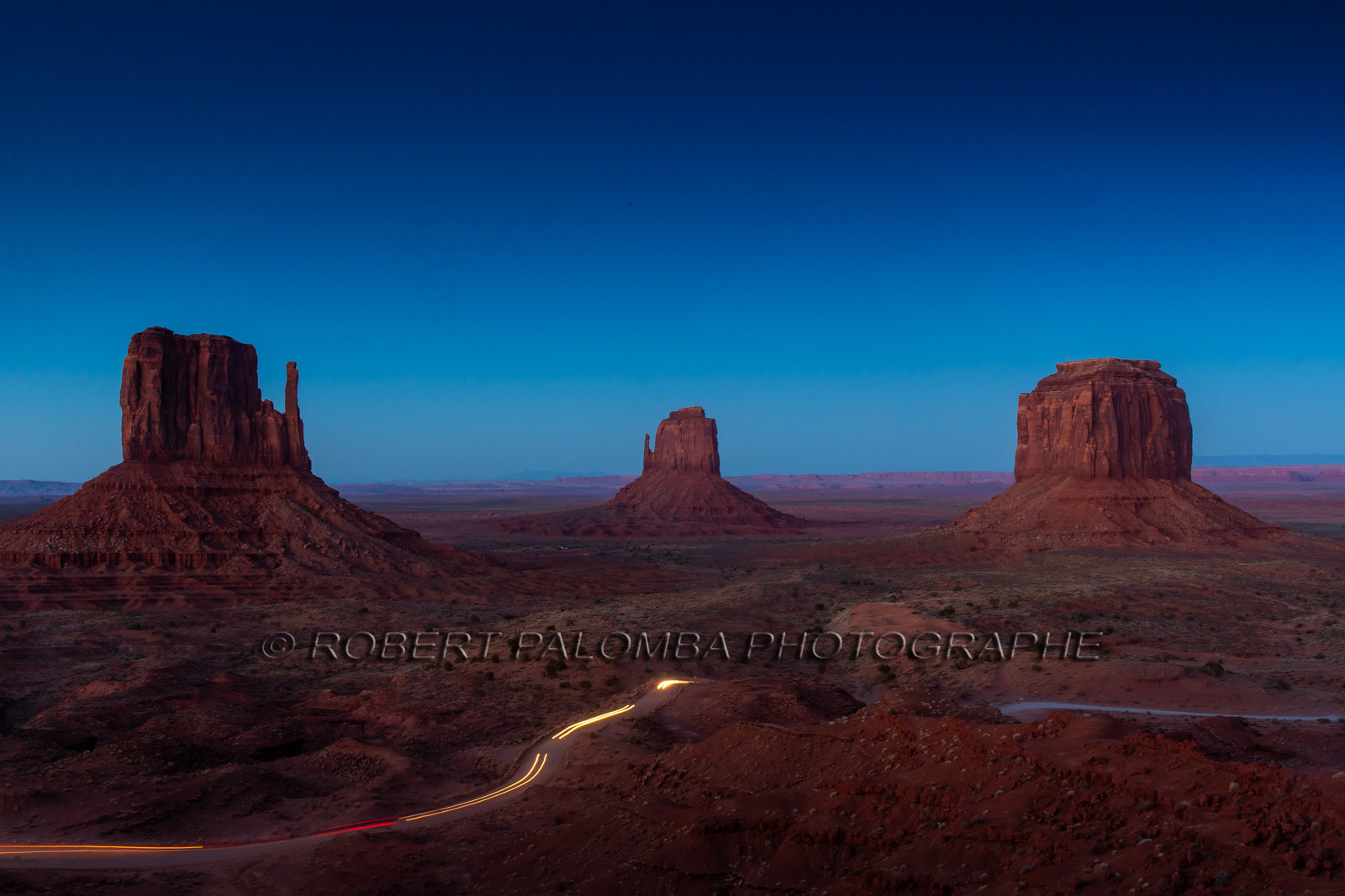 Monument Valley à la tombée de la nuit