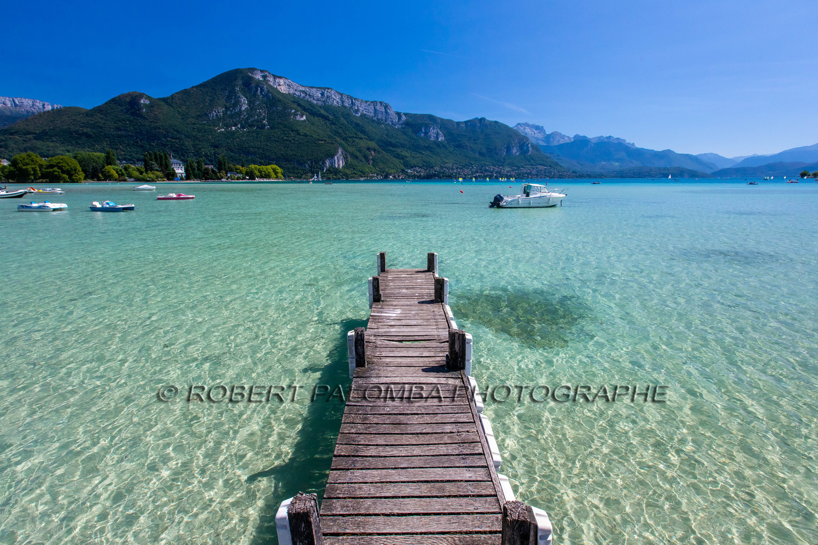 Ponton sur le lac d'Annecy