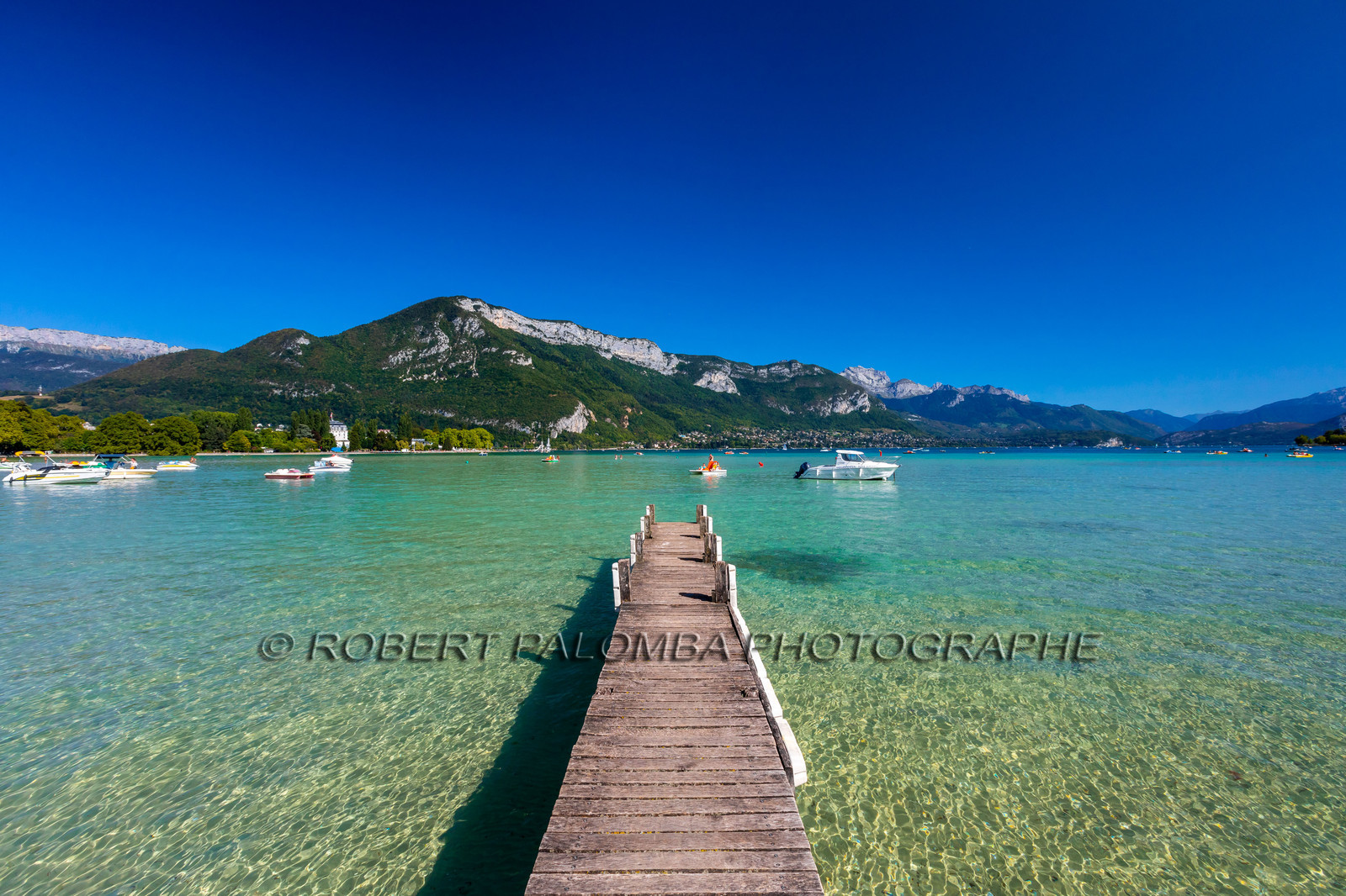 Ponton sur le lac d'Annecy