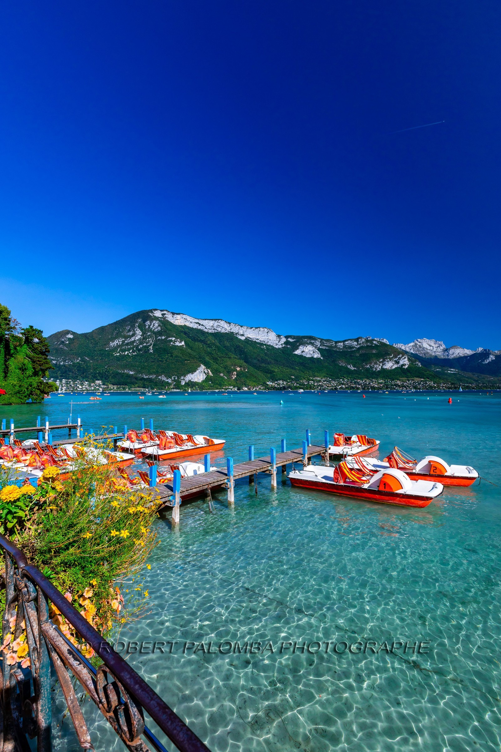 Pédalo sur le Lac d'Annecy
