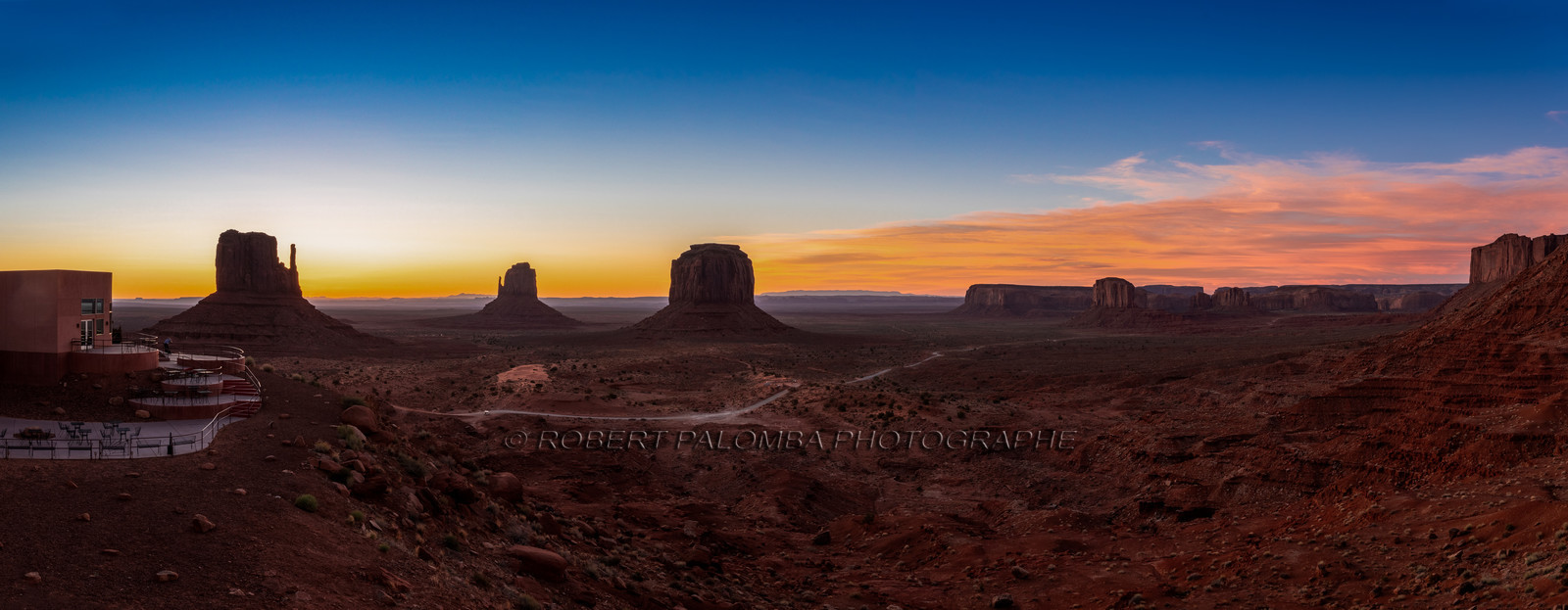 Lever de soleil sur Monument Valley
